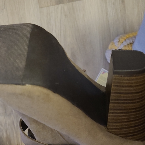 Women's Suede Fringed Boots - Picture 9 of 9